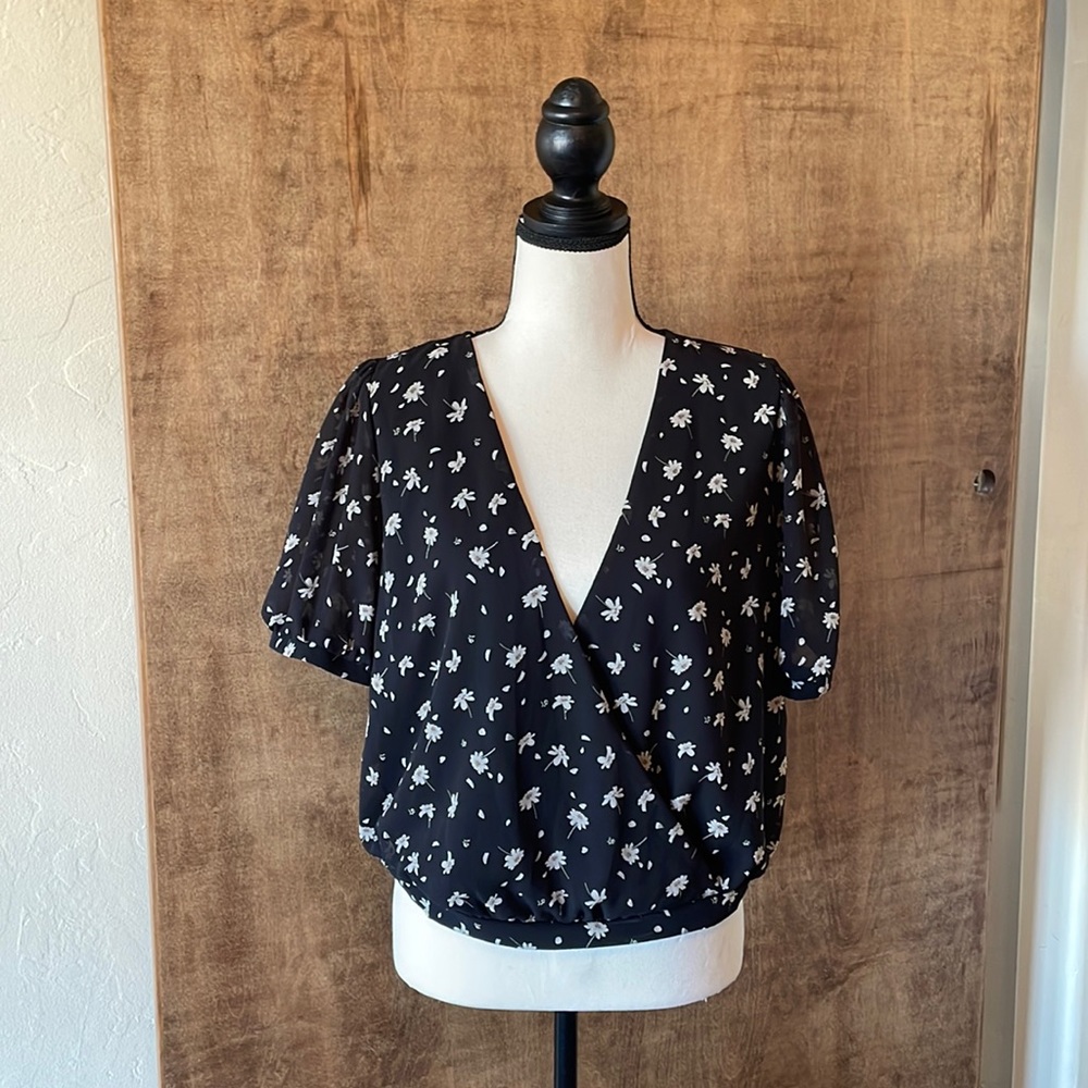 Shein Black Floral Print Blouse 🌺